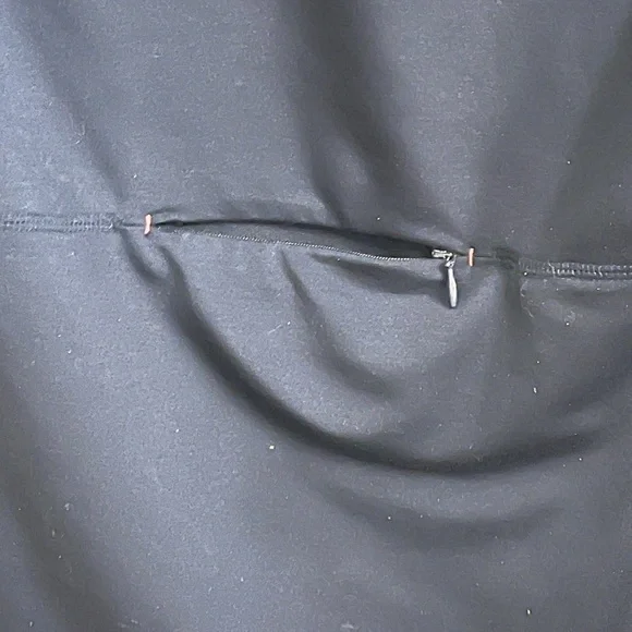 Small Vineyard Vines performance hoodie. Navy blue, pink. Small back pocket. - Picture 3 of 4